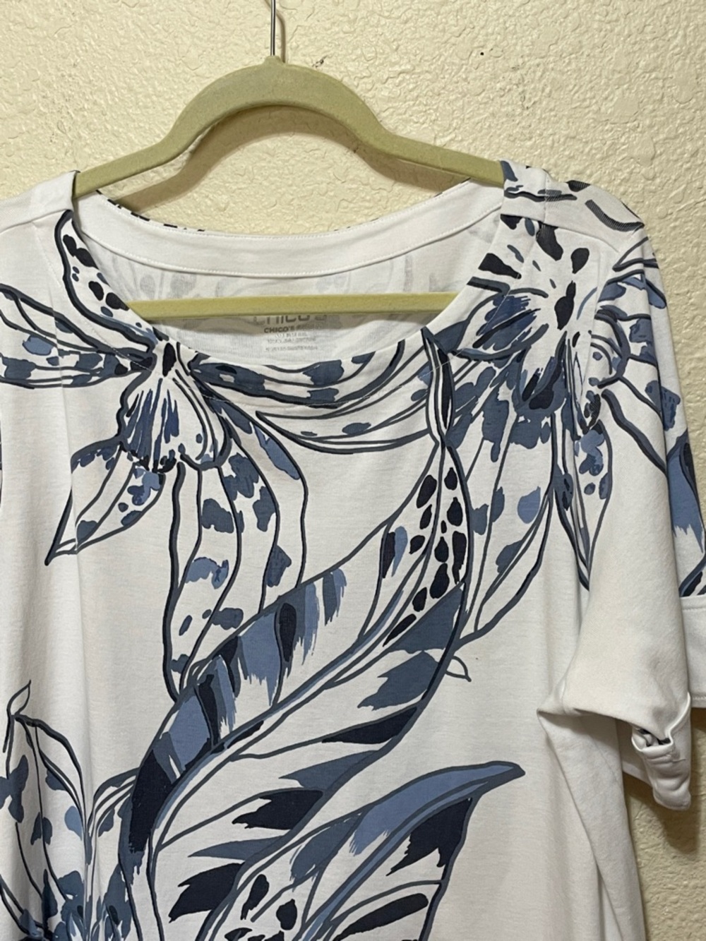 Chico's Women's White And Blue Floral Tee Shirt. Good Condition. Size 3X. - Picture 2 of 7